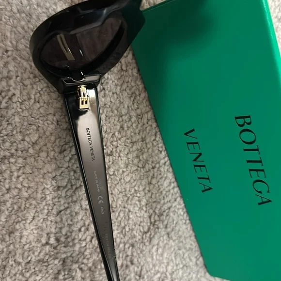 Bottega Veneta BV1031S sunglasses black shades - Picture 2 of 4